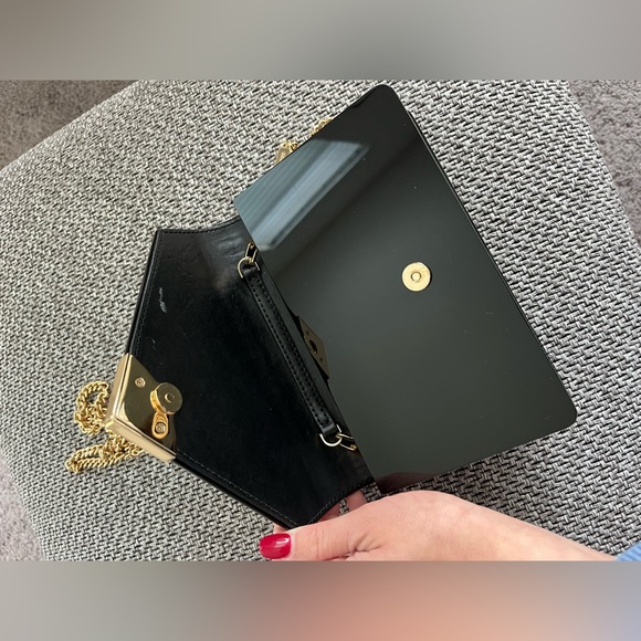 Michael Kors Black Barbara Envelope Acrylic Clutch - Picture 8 of 12